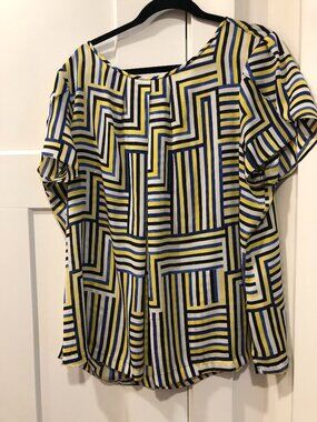 Liz Clairbone Geometric Top